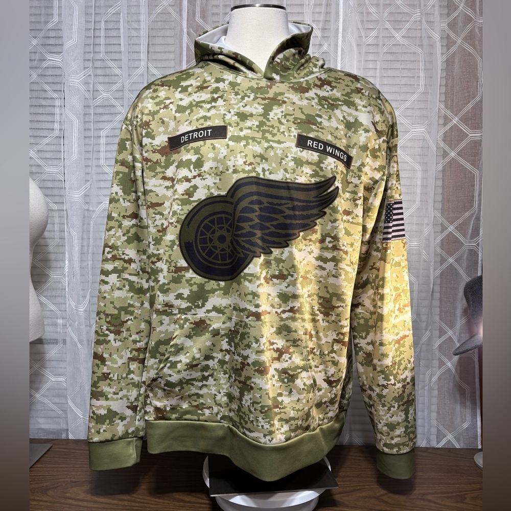 Detroit Red Wings Military Appreciation Hoodie
4XL NWOT 26” p2p 33” L no tags